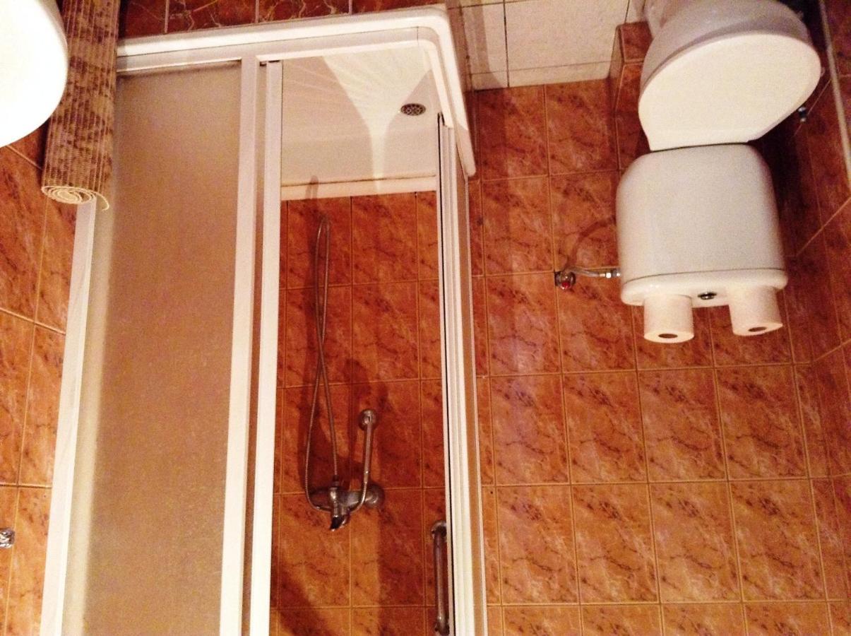 Rojupe Hotel Roja Bilik gambar